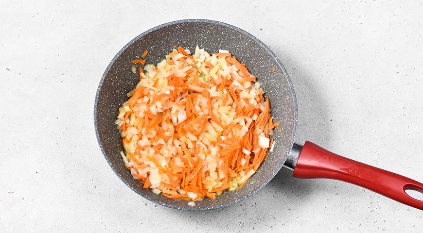 Суп с сосисками, вермишелью и плавленым сыром