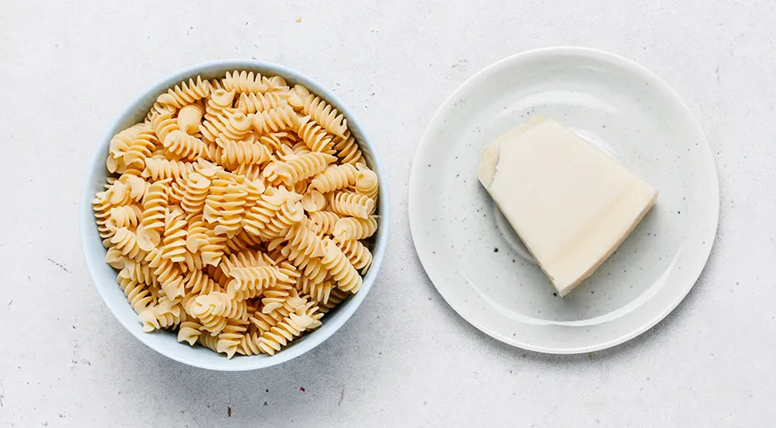 Макароны с курицей в сливочно-сырном соусе