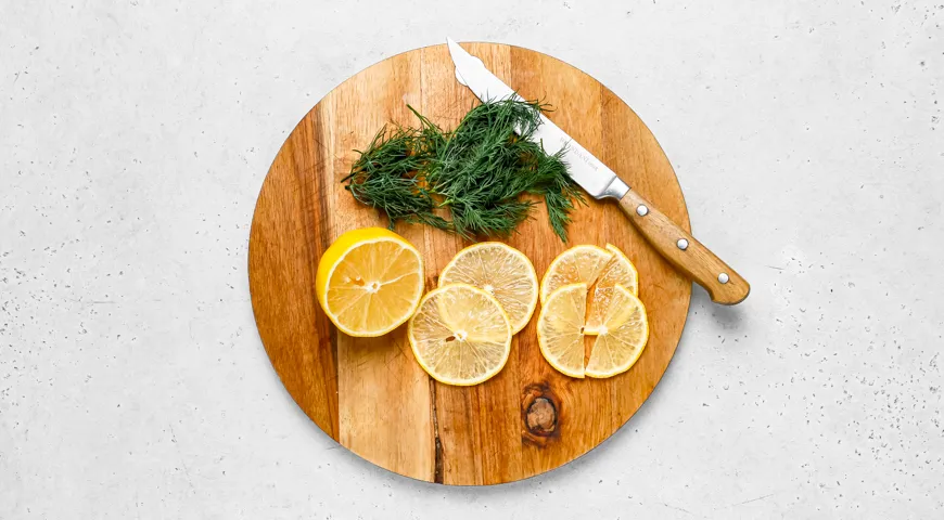 Бутерброды со шпротами и лимоном