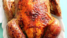 Курица, запеченная с чесночно-базиликовым маслом