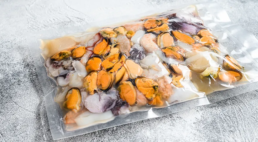 Салат из морепродуктов с морской капустой
