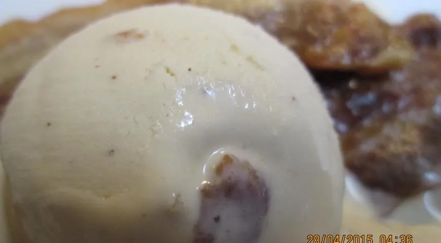 Рецепт сливочного мороженого с карамельным беконом