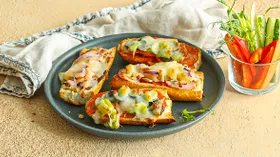 Пицца на багете в духовке