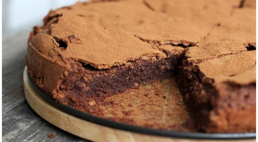 Обязательный шоколадный торт с амаретто и амаретти, без муки и масла