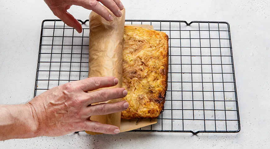 Яблочный рулет на сгущенном молоке