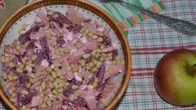 Салат из свеклы, яблока и творога