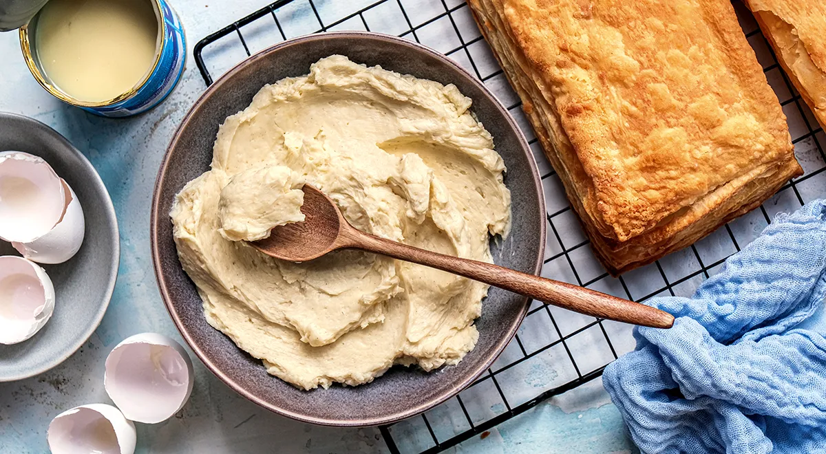 Крем из вареной сгущенки со сливочным маслом – самый простой рецепт