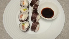 Роллы с лососем и огурцом