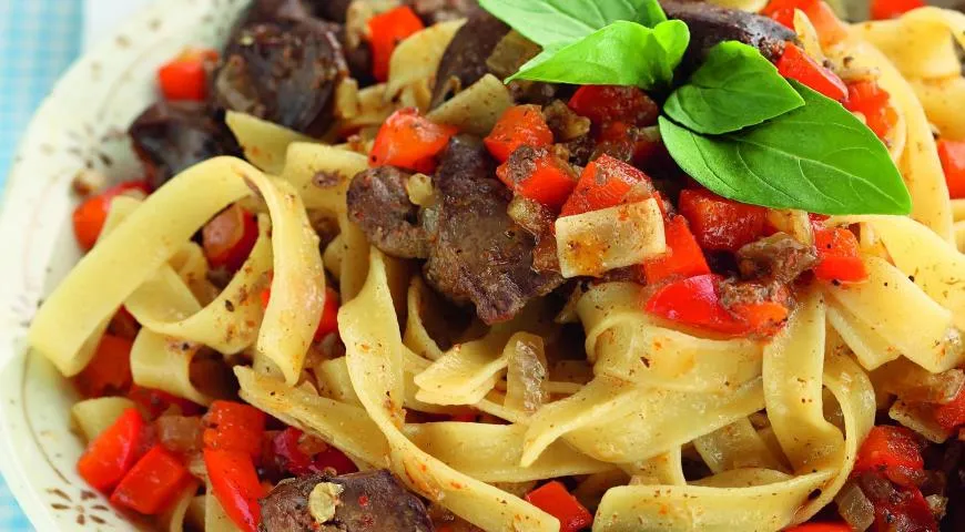 Печень с луком и перцем болгарским