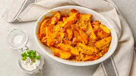Картофельные дольки с беконом в духовке