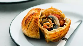 Рецепты для новогоднего меню с тестом и мясной гастрономией