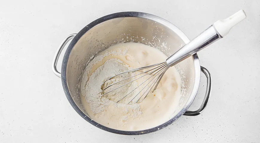 Блинный торт с кремом из сметаны и сгущенки