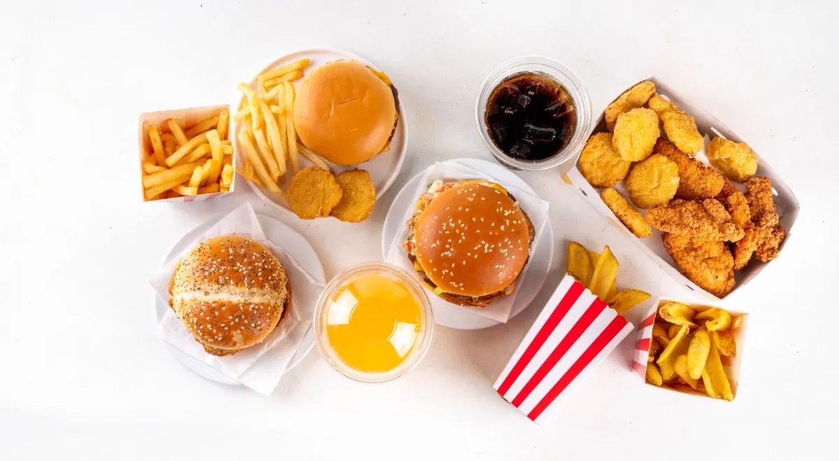 Названы 7 ловушек в меню фастфуда, которые незаметно добавят калорий