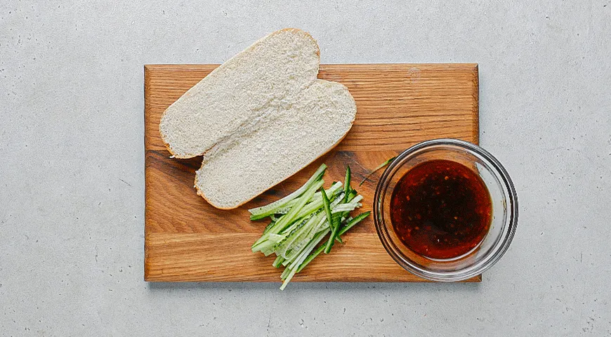 Острый сэндвич с паштетом и маринованными овощами