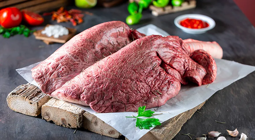 Поверхность говяжьего легкого должна быть влажной, но не липкой и не скользкой; присутствие слизи — плохой знак