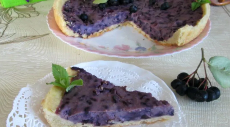 Тарт с черноплодной рябиной