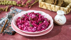 Салат из отварной свеклы с яйцом