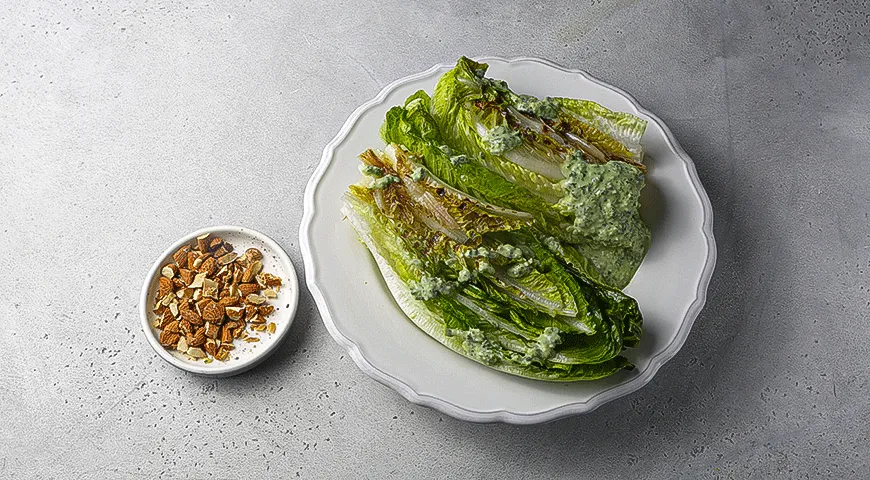 Жареный салат с кефирной заправкой