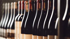 Химик рассказал, в чем нельзя хранить алкоголь