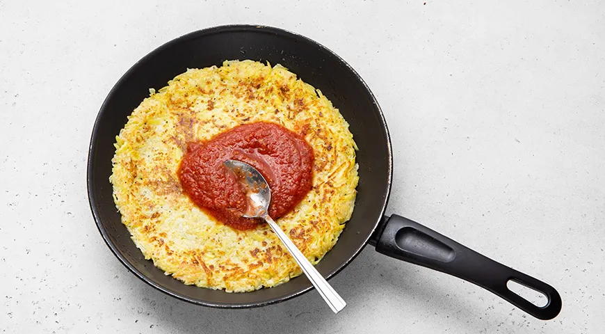 Пицца на картофельном тесте на сковороде