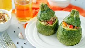 Фаршированные кабачки в кастрюле