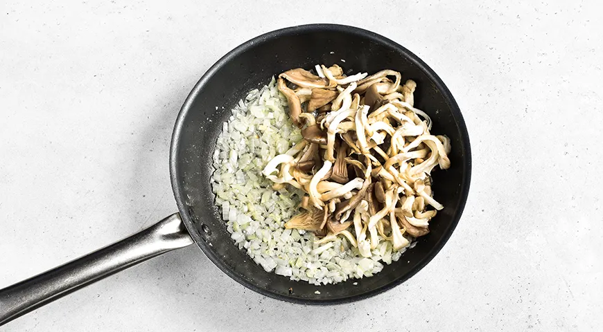 Жаренные вешенки на сковороде