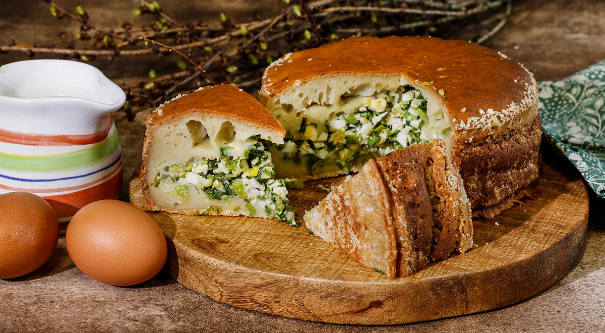 Заливной пирог с начинкой из яиц и зеленого лука