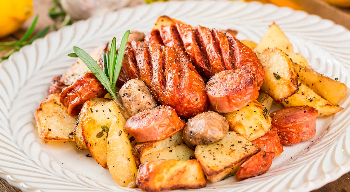 Жареная картошка с сосисками