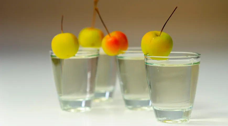 Рекомендуемая дневная норма потребления кальвадоса для взрослых людей — не более 30–40 мл в соответствии с рекомендациями ВОЗ по безопасному употреблению алкогольной продукции