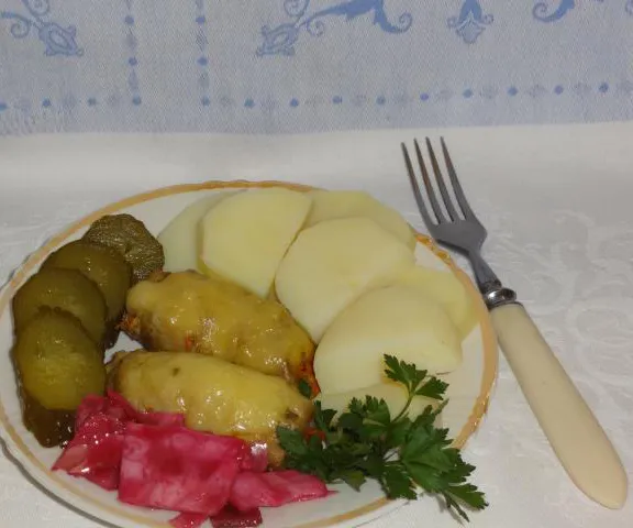 Рецепт приготовления рулетиков из свинины