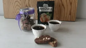 Шоколадные бискотти с фундуком и шоколадной крошкой