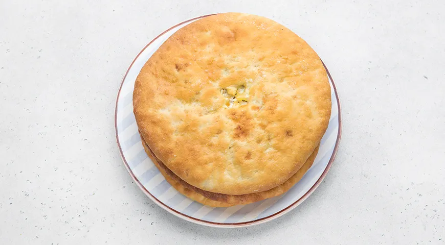 Осетинский пирог с курицей и сыром