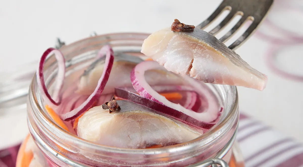 Рецепт соленой селедки по-голландски
