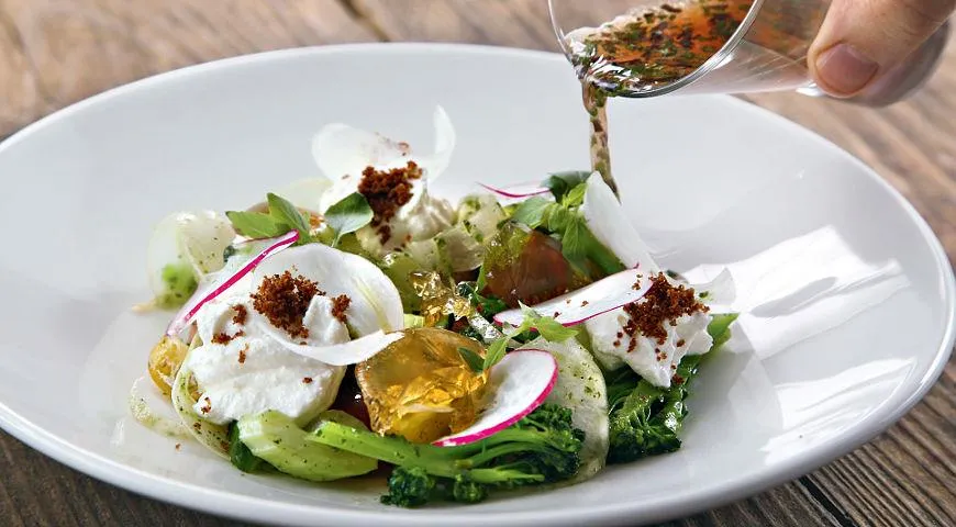 Салат с козьим муссом и яблочным желе, рецепт