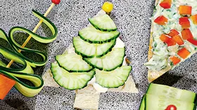Рецепты с сырами, ягодами и огурцом