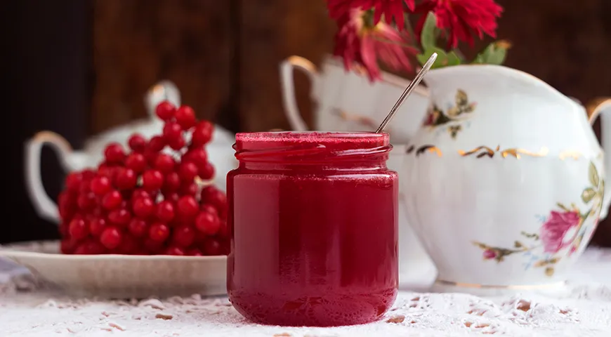 Из калины готовят варенья, джемы, соусы и желе