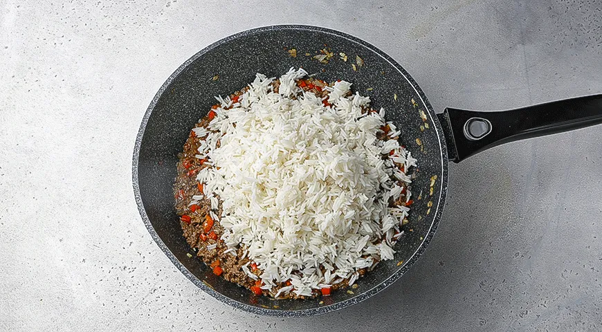 Запеченный баклажан с фаршем и перцем