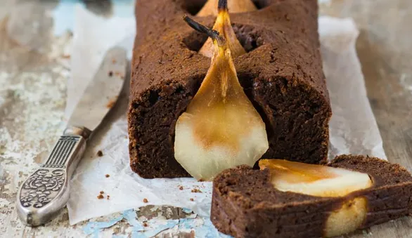 Шоколадный кекс с грушей