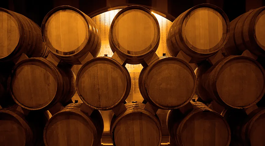 Бурбон выдерживают только в новых бочках из белого американского дуба. После первой выдержки такие бочки активно экспортируются