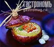 Лук, фаршированный кускусом и овощами