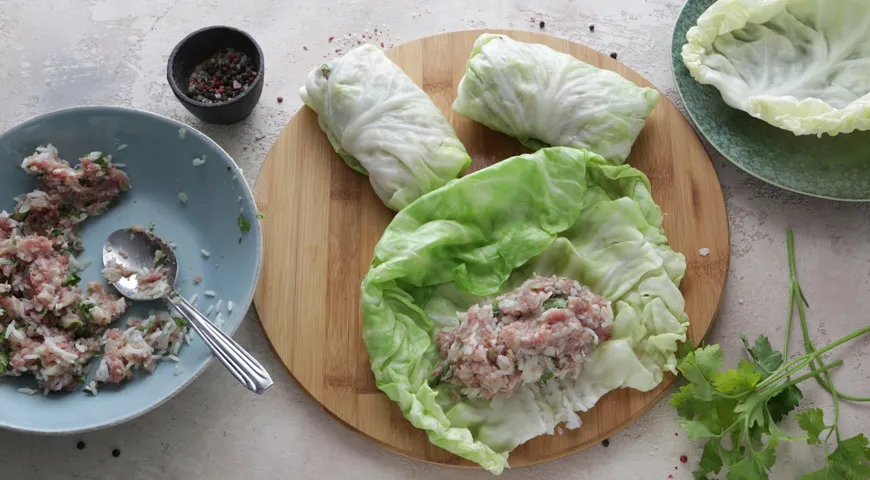 Голубцы домашние. В голубцы добавляют яйцо. В голубцы добавляют яйцо. Корейские голубцы с мясом. Голубцы фото.
