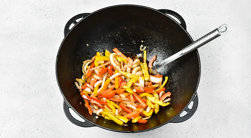 Оджахури в казане на костре