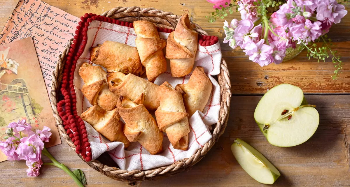 Творожные рогалики с яблоками