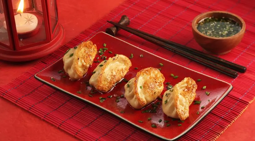 Японские пельмени гедза с креветками, фото готового блюда