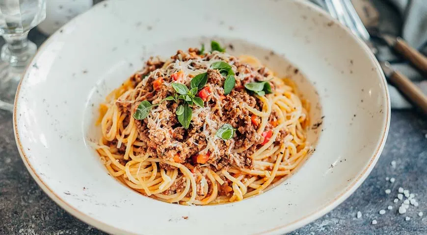 Мясной соус: рецепты для спагетти, макарон из фарша