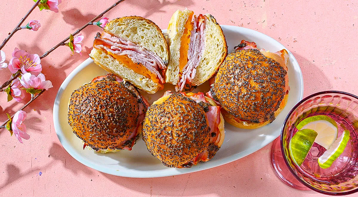 Мини-сэндвичи с карбонадом и сахарной глазурью