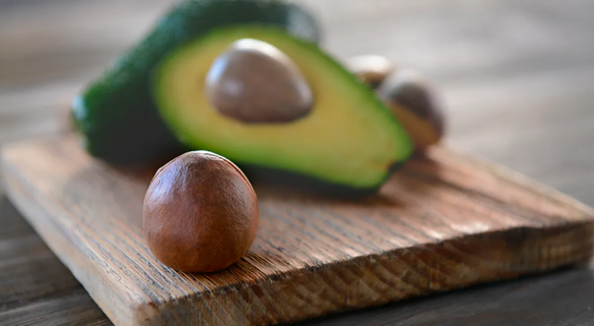 Косточка удаляется из авокадо за 2 секунды: Сеть покорил новый лайфхак