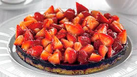 Пирог без муки с ягодной начинкой