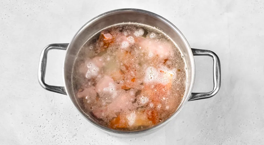 Суп с копчеными ребрышками и фасолью