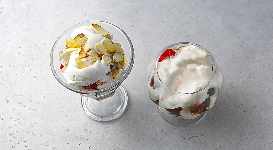 Сандей с мороженым